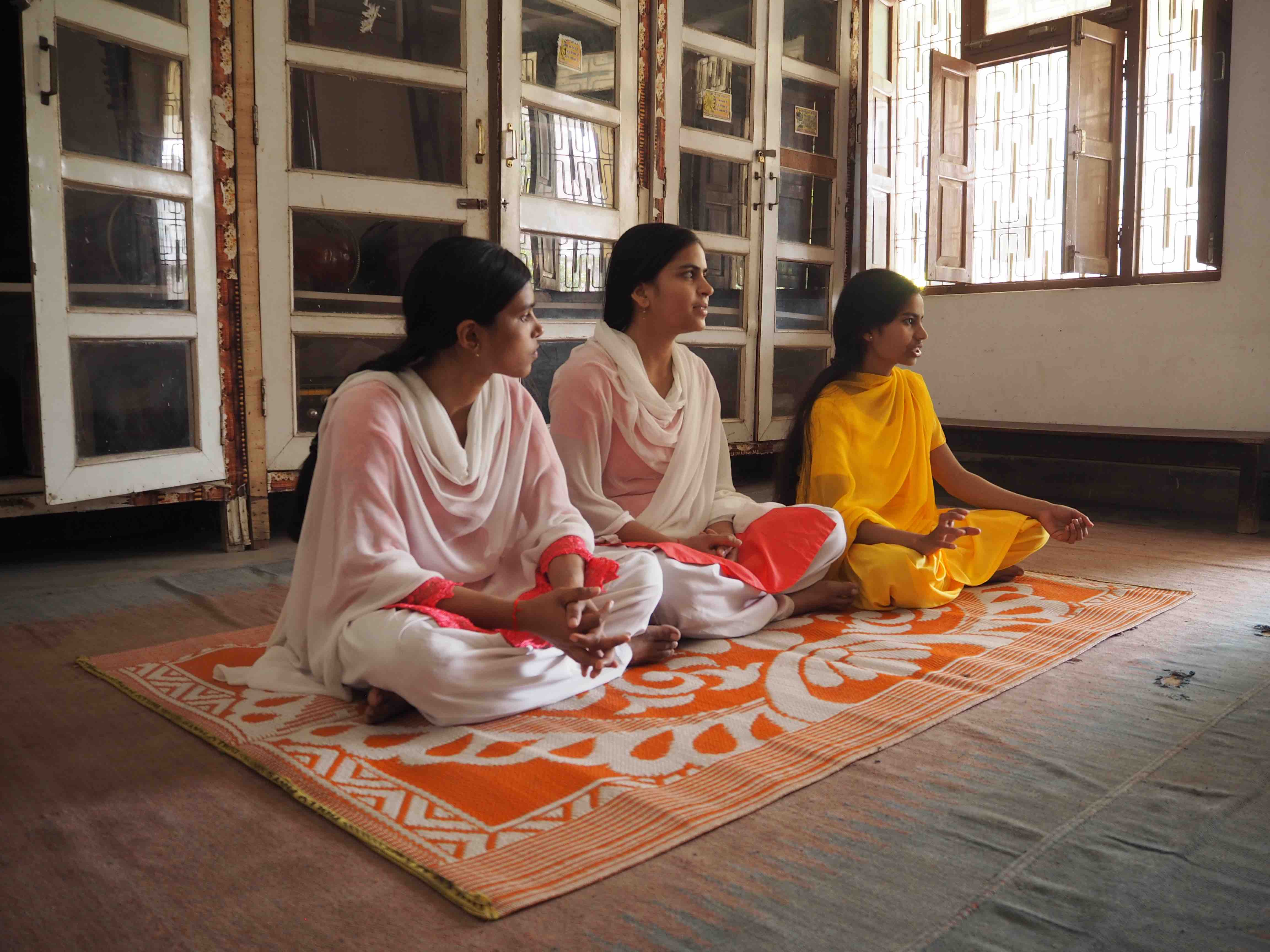 Female students of the Pāṇini Kanyā Mahāvidyālaya in Varanasi